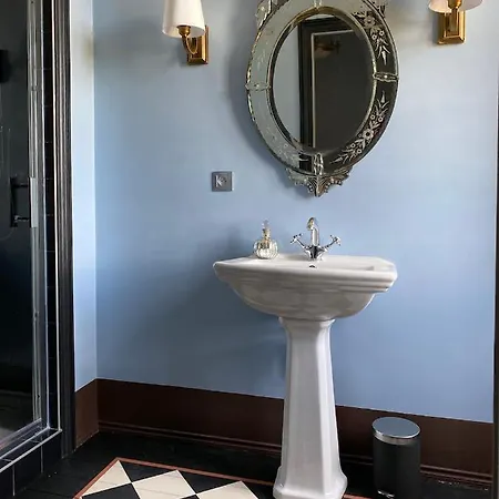 Bed & Breakfast Manoir De Ghaisne 4*