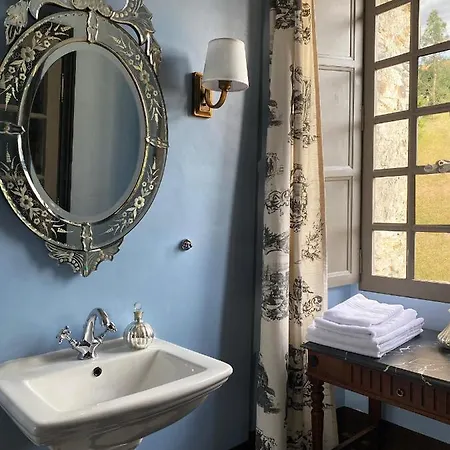 Manoir De Ghaisne Bed & Breakfast 4*