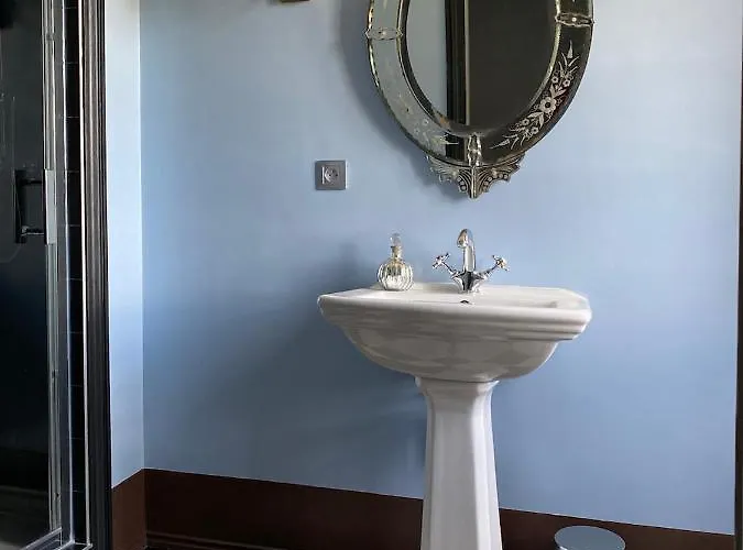 Bed and Breakfast Manoir De Ghaisne 4*